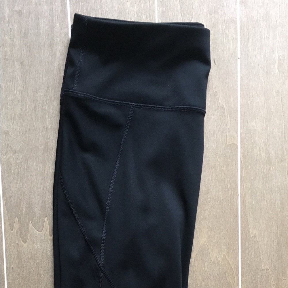 Cropped leggings.